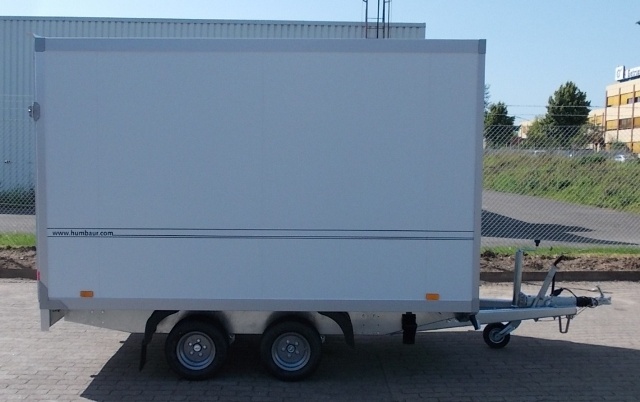 Humbaur HKN 203017-18S in weiß mit Beladerampe