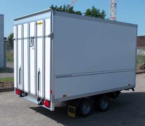 Humbaur HKN 203017-18S in weiß mit Beladerampe