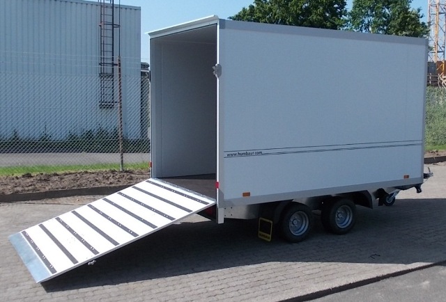 Humbaur HKN 203017-18S in weiß mit Beladerampe