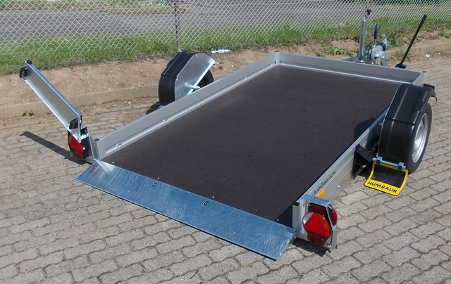 Humbaur HKT 152515 S gebremster Absenkanhänger mit Tempo 100