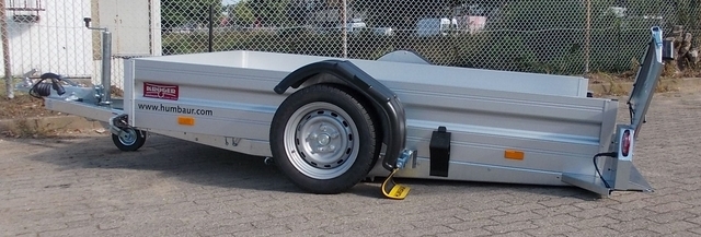 Humbaur HKT 152515 S gebremster Absenkanhänger mit Tempo 100, 35cm Bordwänden und Aluboden