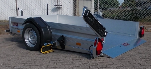 Humbaur HKT 152515 S gebremster Absenkanhänger mit Tempo 100, 35cm Bordwänden und Aluboden