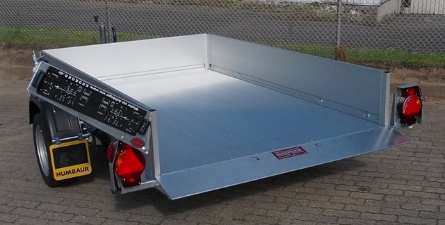Humbaur HKT 152515 S gebremster Absenkanhänger mit Tempo 100, 35cm Bordwänden und Aluboden