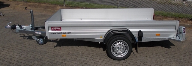 Humbaur HKT 152817 S gebremster Absenkanhänger mit Tempo 100, 35cm Bordwänden und Aluboden