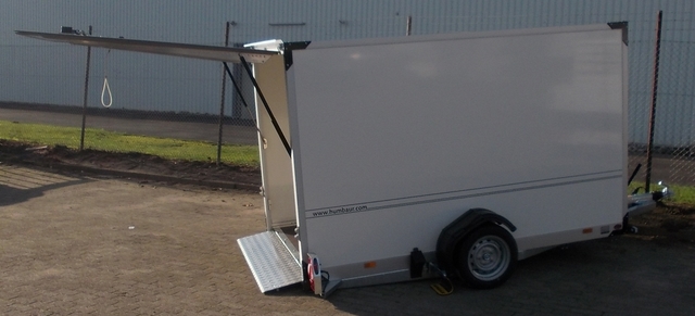 Humbaur HKT 182817-18P Absenkanhänger mit Kofferaufbau und Tempo 100
