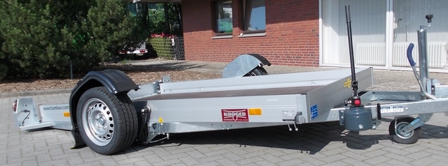 Humbaur HKT 182817 S gebremster Absenkanhänger mit Tempo 100