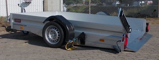 Humbaur HKT 182817 S gebremster Absenkanhänger mit Tempo 100, 35cm Bordwänden und Aluboden