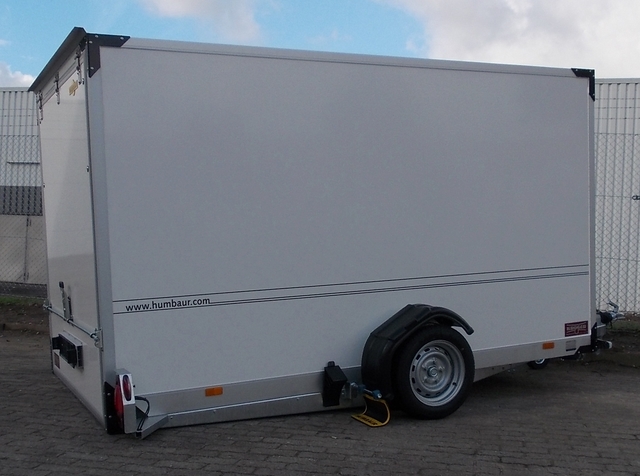 Humbaur HKT 183117-18P Absenkanhänger mit Kofferaufbau und Tempo 100