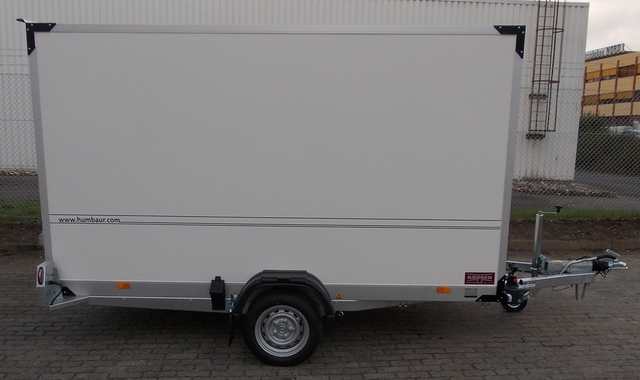 Humbaur HKT 183117-18P Absenkanhänger mit Kofferaufbau und Tempo 100