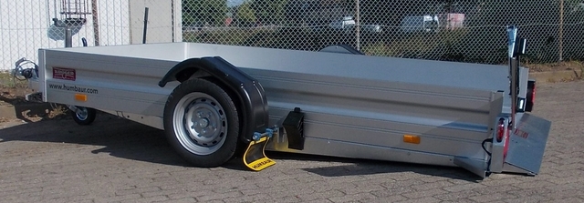 Humbaur HKT 183117 S gebremster Absenkanhänger mit Tempo 100, 35cm Bordwänden und Aluboden