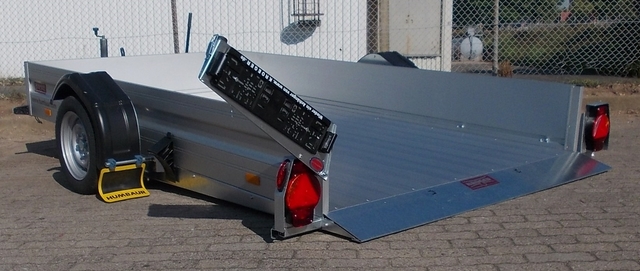 Humbaur HKT 183117 S gebremster Absenkanhänger mit Tempo 100, 35cm Bordwänden und Aluboden