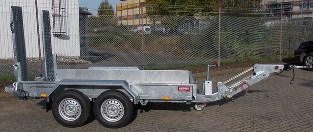Humbaur HS353016 mit stehenden Rampen und höhenverstellbarer Zugdeichsel mit DIN-Zugöse