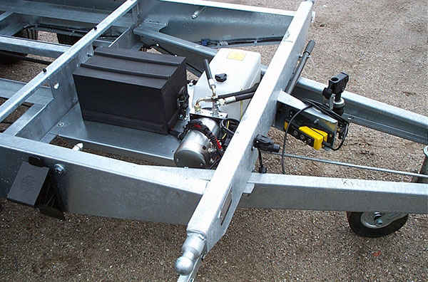 Humbaur Dreiseitenkipper HTK 3000.31, 3000kg GG mit Stahlbordwänden, Elektro+Handpumpe