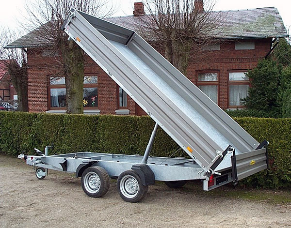 Humbaur Dreiseitenkipper HTK 3000.37 mit Stahlbordwänden, E- & Handpumpe