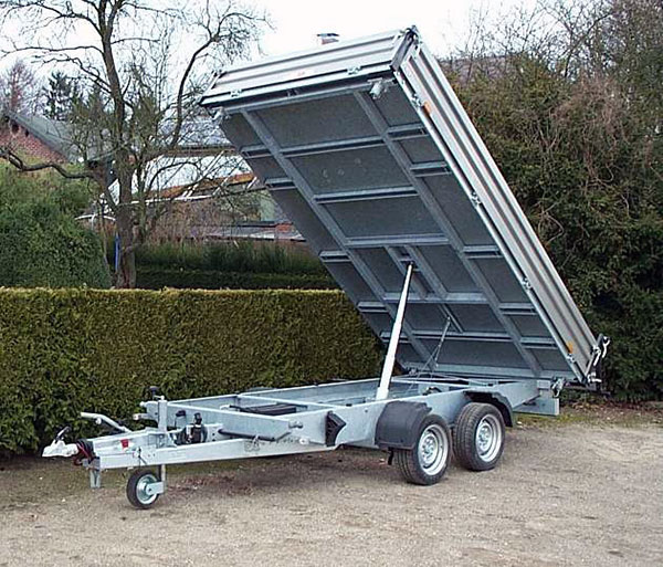 Humbaur Dreiseitenkipper HTK 3000.37 mit Stahlbordwänden, E- & Handpumpe