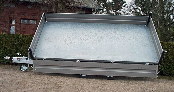 Humbaur Dreiseitenkipper HTK 3000.37 mit Stahlbordwänden, E- & Handpumpe