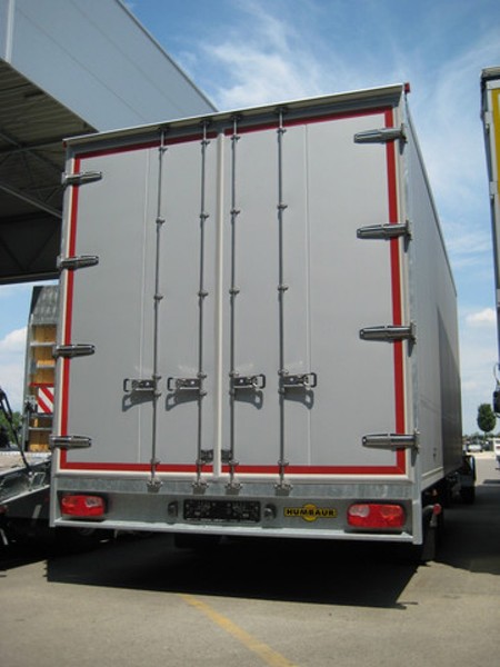 HUMBAUR HT 506020; Tandem Sandwichkofferaufbau 5,0t zGG
