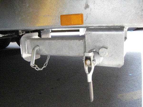 HUMBAUR HT 506020; Tandem Sandwichkofferaufbau 5,0t zGG
