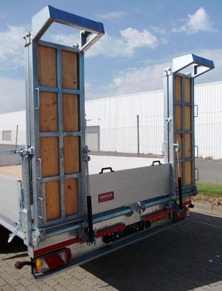 Humbaur HBT 106224 BS 11,9t GG, Rahmen feuerverzinkt , mit stehenden Rampen