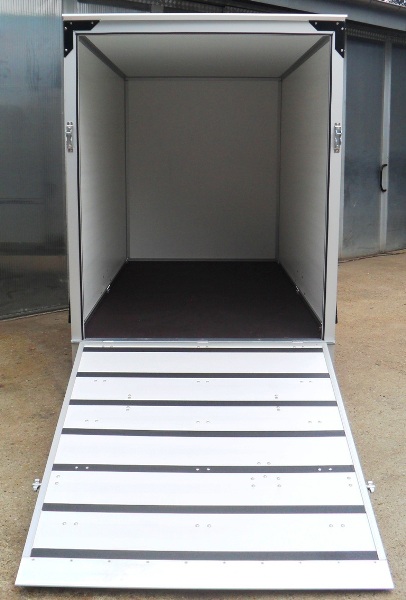 Humbaur HK 153015-18P mit Auffahrrampe