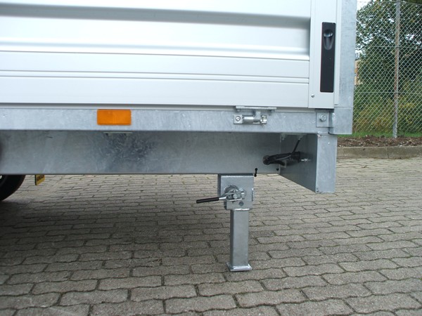 Humbaur Universal 3500 mit Aluboden und Alubordwänden