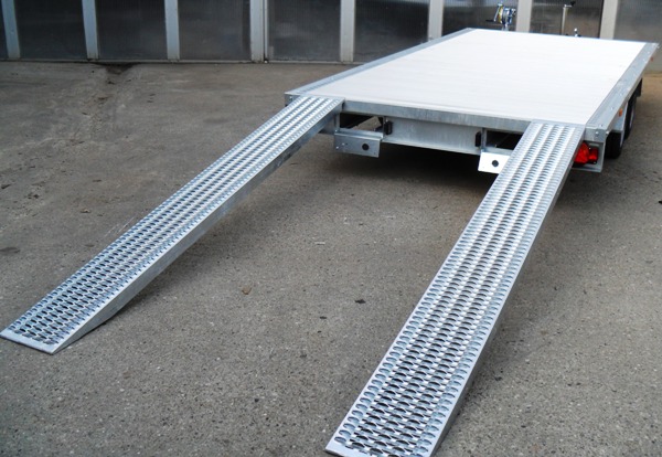 Humbaur Universal 3000 mit Aluboden