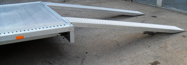 Humbaur Universal 3000 mit Aluboden
