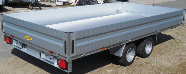 Humbaur Universal 3000 mit Aluboden und Alubordwänden