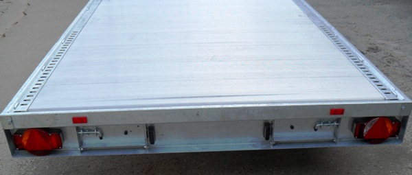 Humbaur Universal 3000 mit Aluboden und Alubordwänden