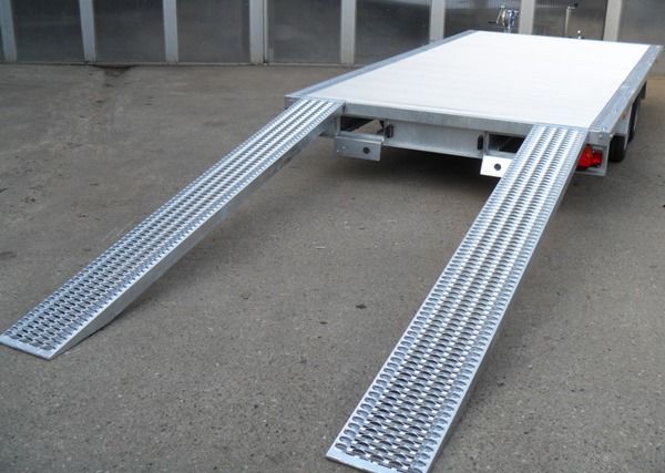 Humbaur Universal 3000 mit Aluboden und Alubordwänden
