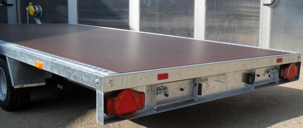 Humbaur Universal 3000 mit Holzboden