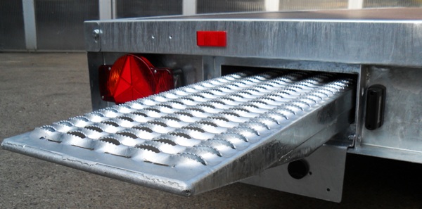 Humbaur Universal 3000 mit Holzboden