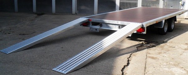 Humbaur Universal 3000 mit Holzboden
