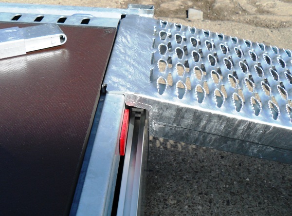 Humbaur Universal 3000 mit Holzboden