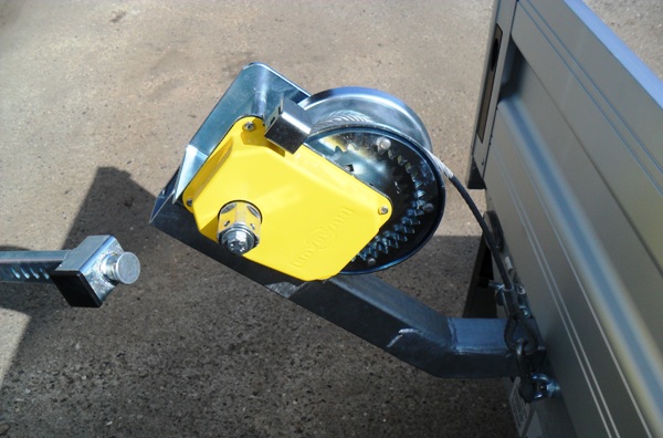 Humbaur Universal 3000 mit Holzboden