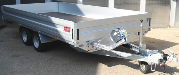 Humbaur Universal 3000 mit Holzboden und Alubordwänden