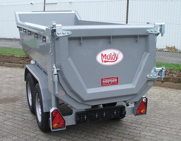 Muldy 3500 Compact in Staubgrau, extrem robuster Mini-Muldenkipper m. 3,5t zGG und pendelbarer Tür