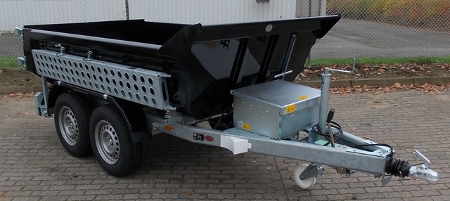 Muldy 3500 Cargo in Schwarz, extrem robuster Muldenkipper mit 3,5 t zGG, mit E-Pumpe + Handpumpe und Rampen