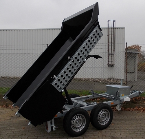 Muldy 3500 Cargo in Schwarz, extrem robuster Muldenkipper mit 3,5 t zGG, mit E-Pumpe + Handpumpe und Rampen