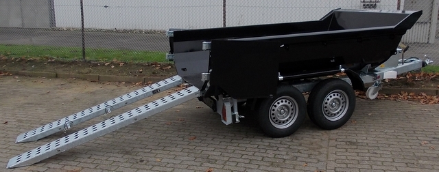 Muldy 3500 Cargo in Schwarz, extrem robuster Muldenkipper mit 3,5 t zGG, mit E-Pumpe + Handpumpe und Rampen