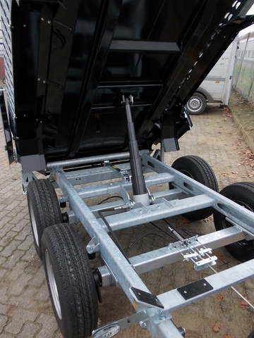 Muldy 3500 Cargo in Schwarz, extrem robuster Muldenkipper mit 3,5 t zGG, mit E-Pumpe + Handpumpe und Rampen