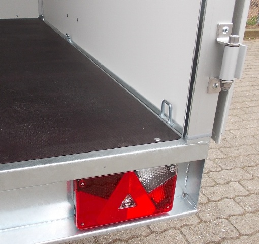 Saris DV135 1500 Kofferanhänger weiß, hinten mit Doppeltür