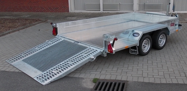 SARIS Magnum Explorer 3000 mit durchgehender Beladerampe, Boden mit Aluriffelbelag