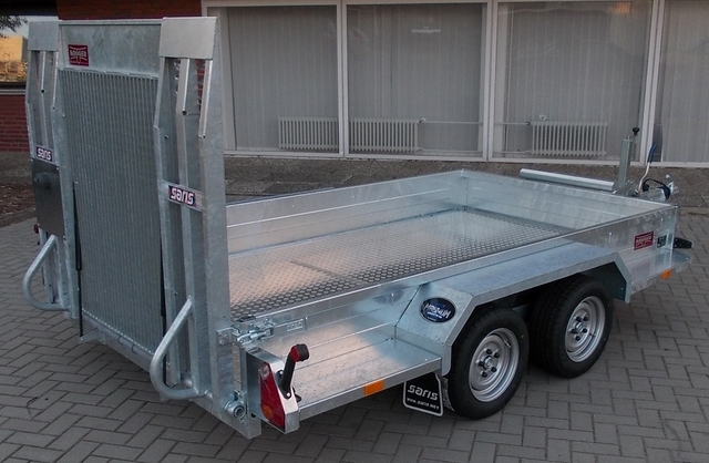 SARIS Magnum Explorer 3000 mit durchgehender Beladerampe, Boden mit Aluriffelbelag