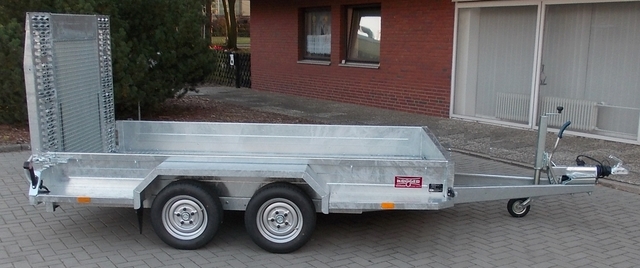 SARIS Magnum Explorer 3000 mit durchgehender Beladerampe, Boden mit Aluriffelbelag