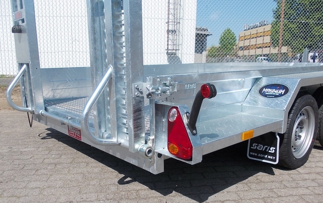 SARIS Magnum Explorer 3500 mit verstellbaren Rampen, Boden mit Aluriffelbelag