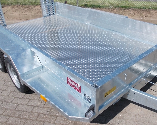 SARIS Magnum Explorer 3500 mit verstellbaren Rampen, Boden mit Aluriffelbelag