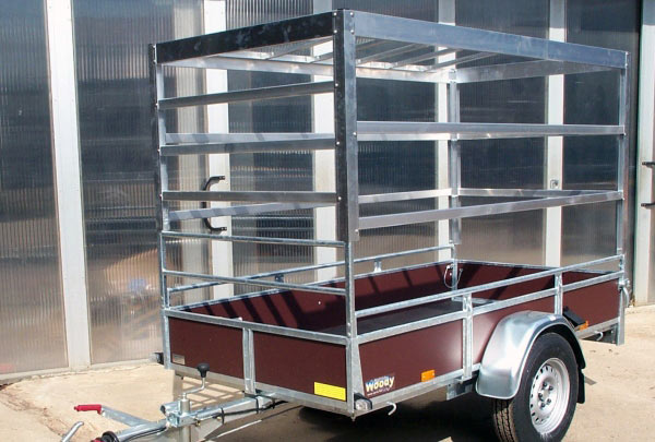 Saris H200 mit Hochplane 170cm lichte Innenh�he St�tzrad + 2xHeckst�tzen