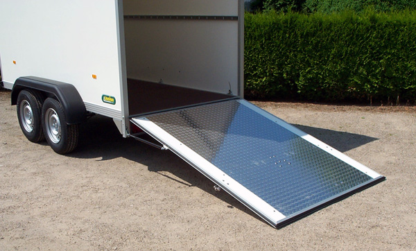 Unsinn LK 2030-13-1570 Koffer, vorne abgeschr�gt, mit Rampe