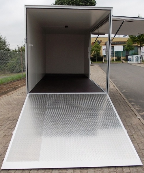 Unsinn PK 2648-14-2040 in Innenhöhe 2,10m mit Rampe, Verkaufsklappe soweit wie möglich hinten auf der rechten Seite, Innenleuchte und 2 Schwerlast-Heckstützen